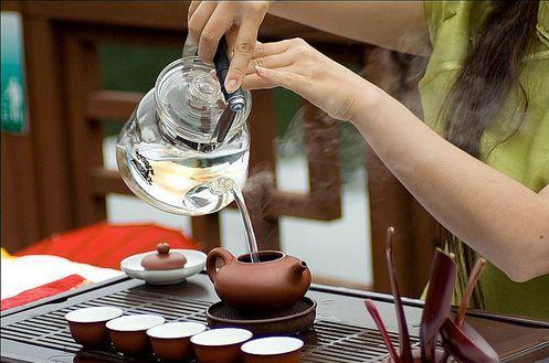 为什么喝茶的人都喜欢用紫砂壶？