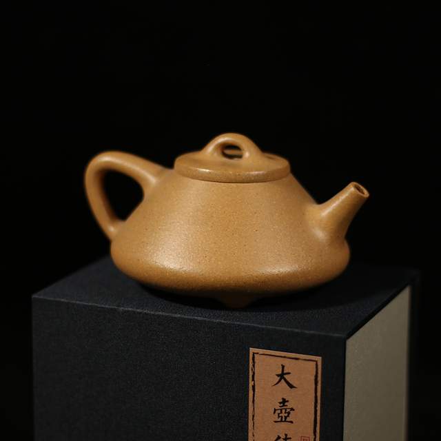 紫砂泥料详解,本山绿泥的由来以及它为何受到如此大的争议?