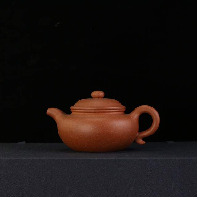 紫砂原料的色泽与材质特性，让宜兴紫砂壶成为茶具之首