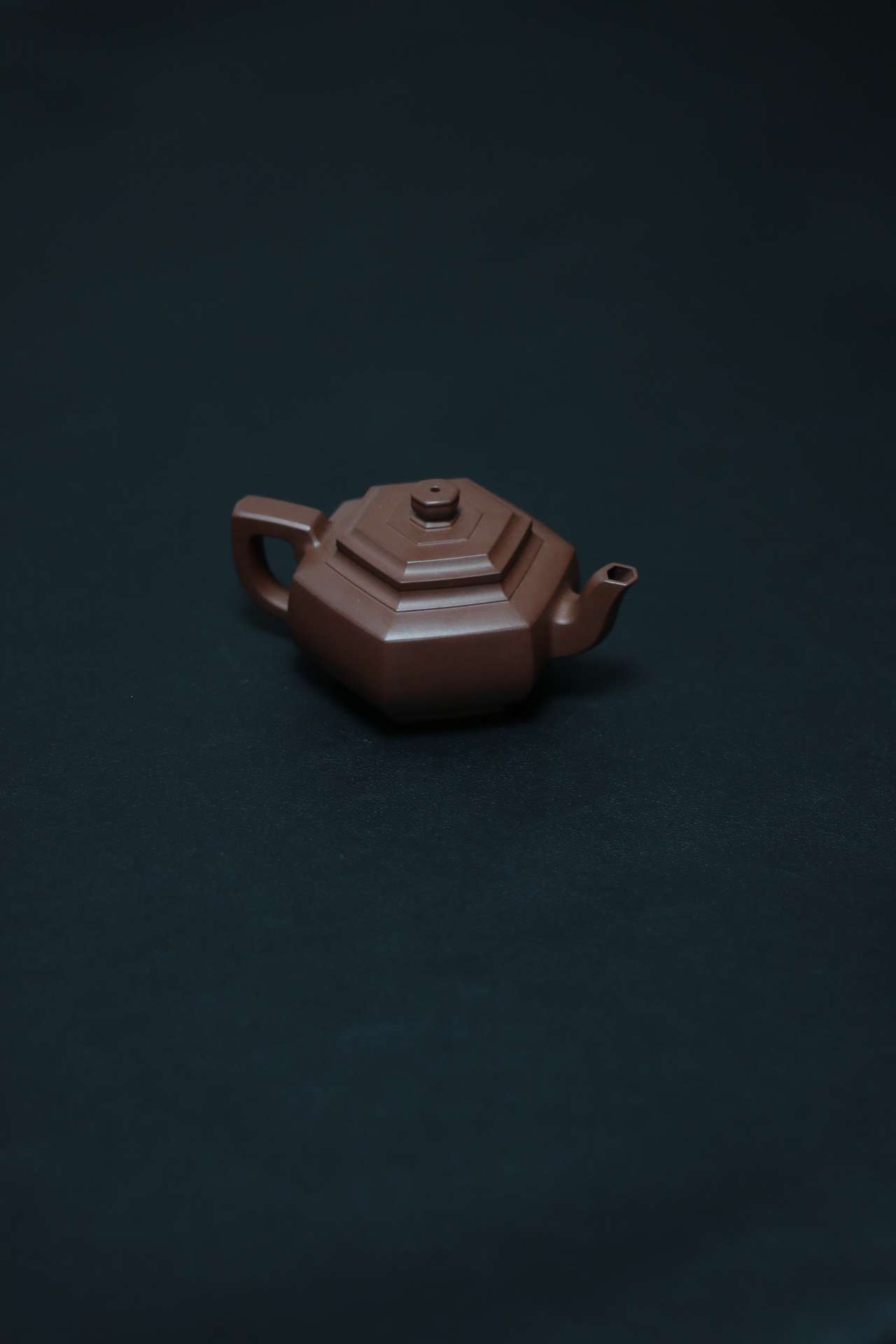 品名雪华壶，泥料底槽青，造型独特精美