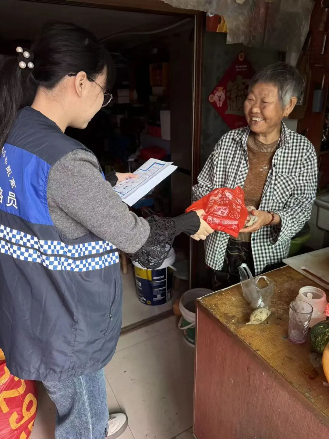紫砂村村委重阳敬老活动，佳节又重阳，浓浓敬老情